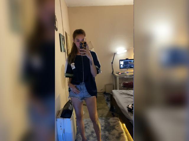 Adult chat with AsianQueenLuna: Jerking off