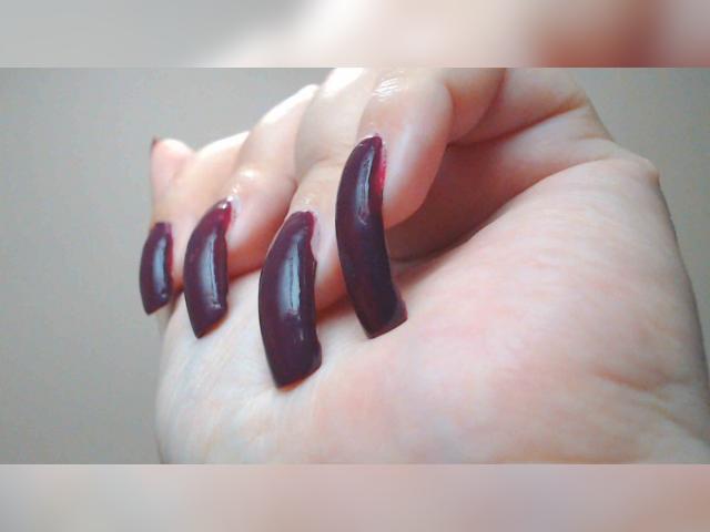 Welcome to cammodel profile for LuckyLilu: Nails