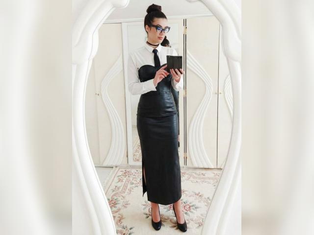 Why not cam2cam with NoirEmpress333: Piercings & tattoos