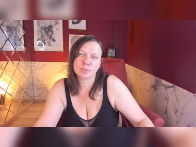 Welcome to cammodel profile for KellyPerfection: Exhibition