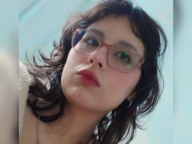 Welcome to cammodel profile for AuraElle: Dancing