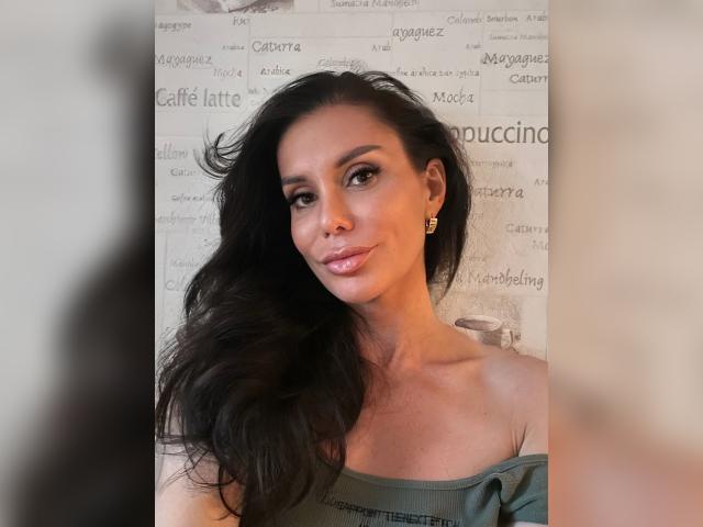 Start video chat with xGala: Humor