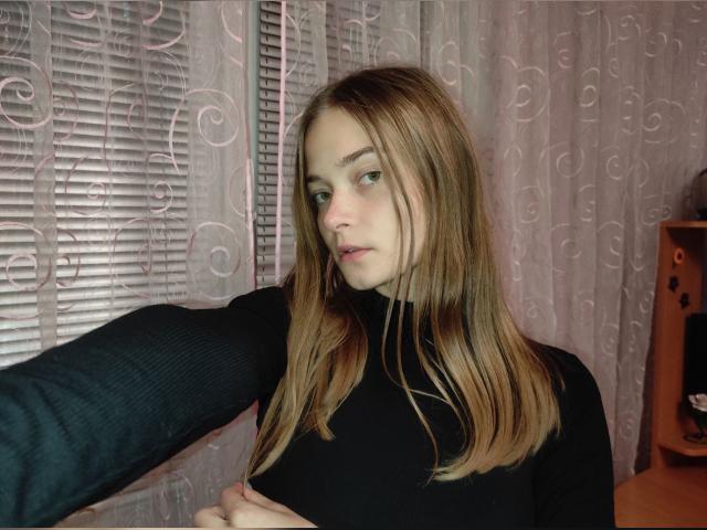 Why not cam2cam with NaughtyEmily: Legs, feet & shoes