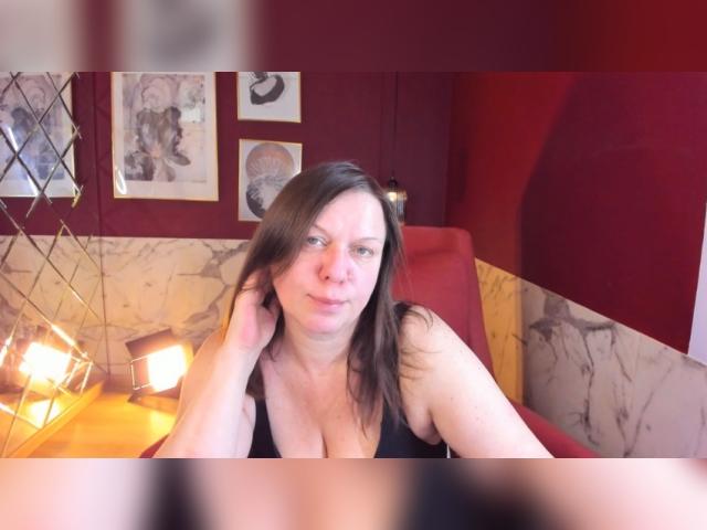 Welcome to cammodel profile for KellyPerfection: Exhibition