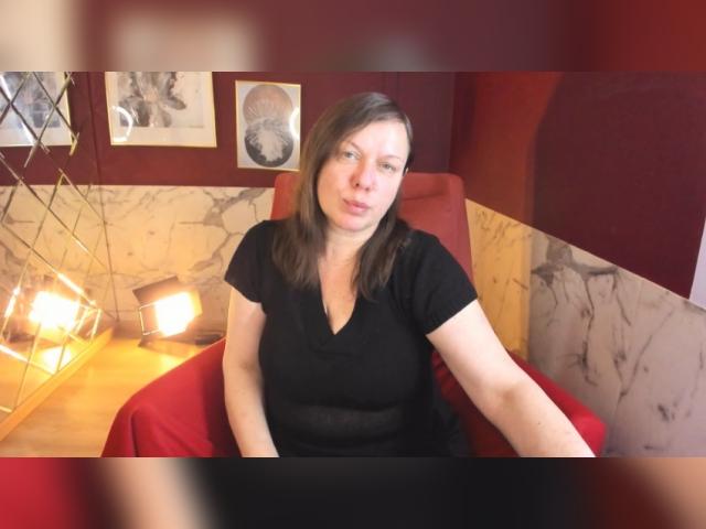 Welcome to cammodel profile for KellyPerfection: Exhibition