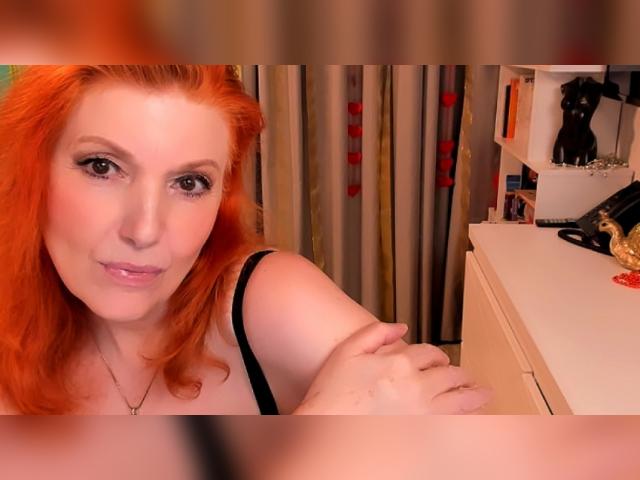 Adult chat with AlmazFireFoxOne: Legs, feet & shoes