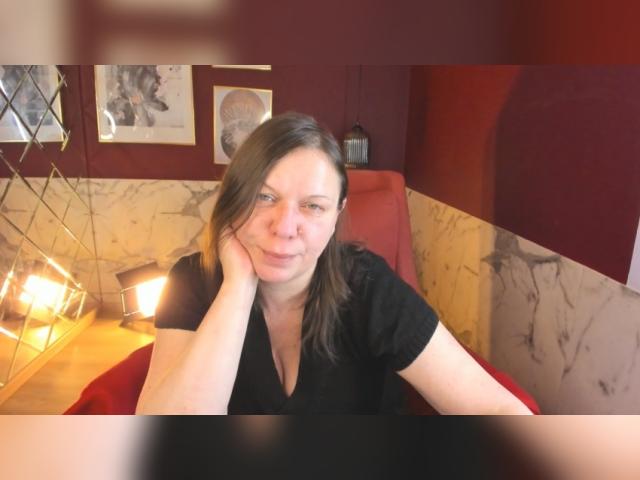 Welcome to cammodel profile for KellyPerfection: Exhibition