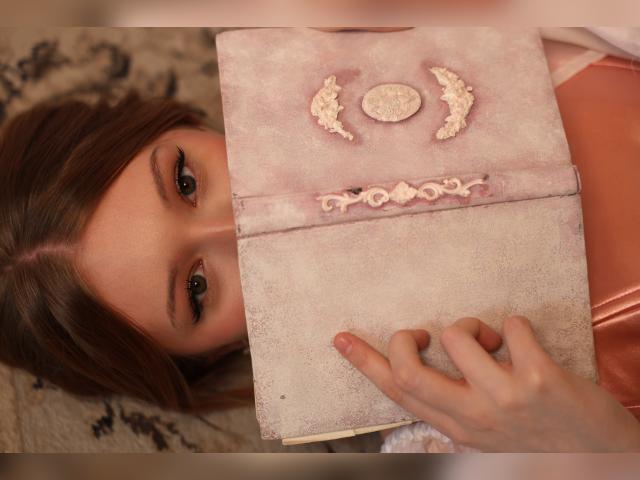 Adult chat with SophieSaylor: Outfits