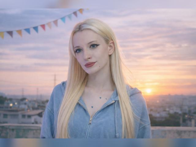 Welcome to cammodel profile for xBarbiSizex: Nails