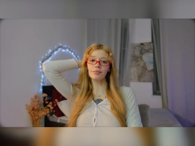 Welcome to cammodel profile for SweetMell: Latex & rubber