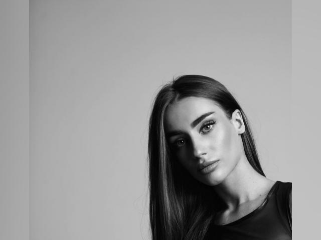 Welcome to cammodel profile for LadyARINA: Smoking