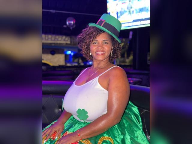 Welcome to cammodel profile for Alicia0613: Kissing