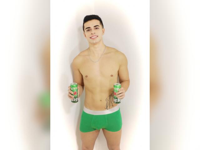 Welcome to cammodel profile for HunterParker: Nipple play