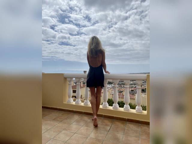 Welcome to cammodel profile for VelvetObsession: Lingerie & stockings