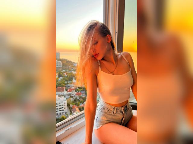 Why not cam2cam with VelvetKristal: Kissing