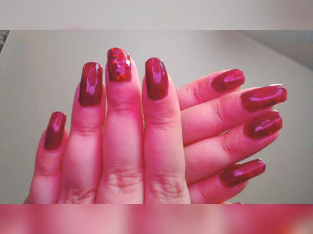 Welcome to cammodel profile for LuckyLilu: Nails