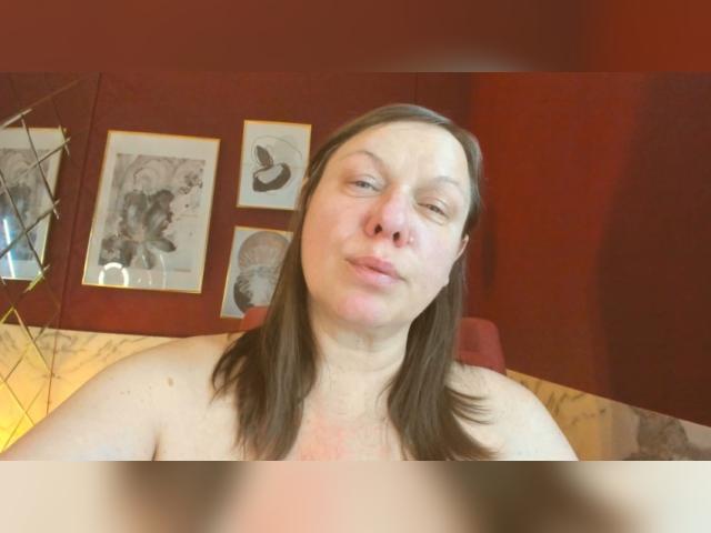 Welcome to cammodel profile for KellyPerfection: Exhibition