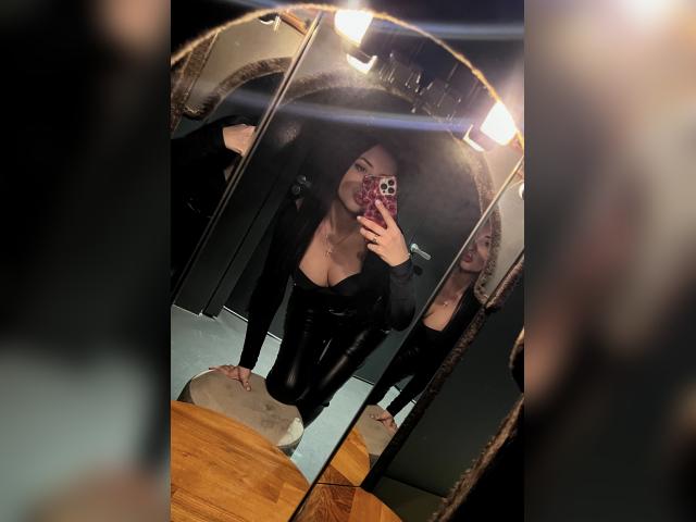 Welcome to cammodel profile for OnlyForLovee: Dancing