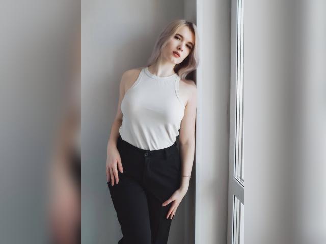 Adult chat with KarolinaRay: Nails