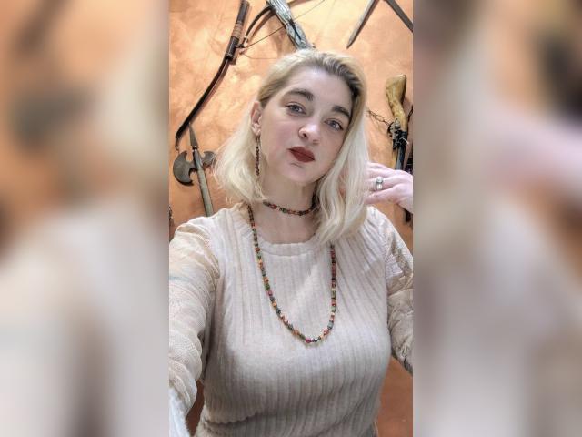 Adult chat with GoldenAngel: Conversation