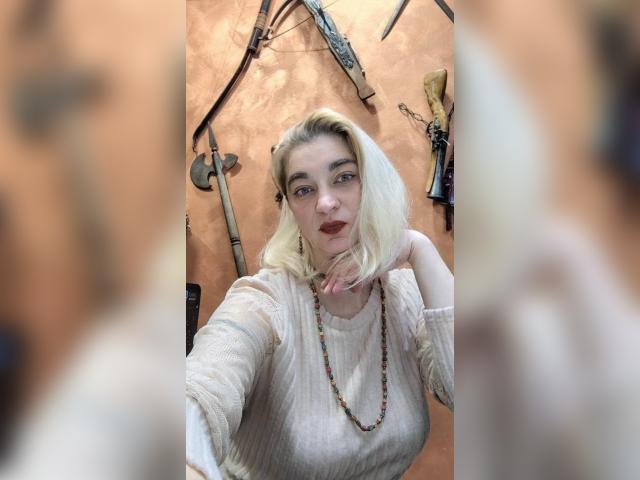 Welcome to cammodel profile for GoldenAngel: Dancing