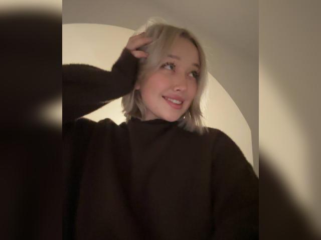 Adult chat with blondessa: Nails