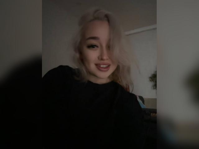 Welcome to cammodel profile for blondessa: Lingerie & stockings