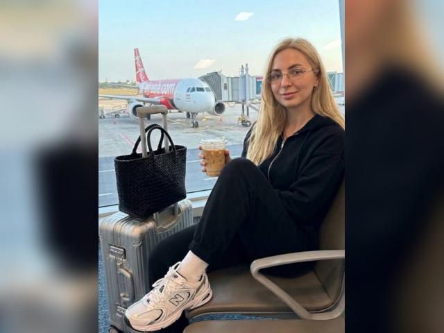 Explore your dreams with webcam model HoneyDesire