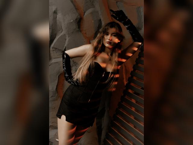 Adult webcam chat with AnneTLuis: Smoking