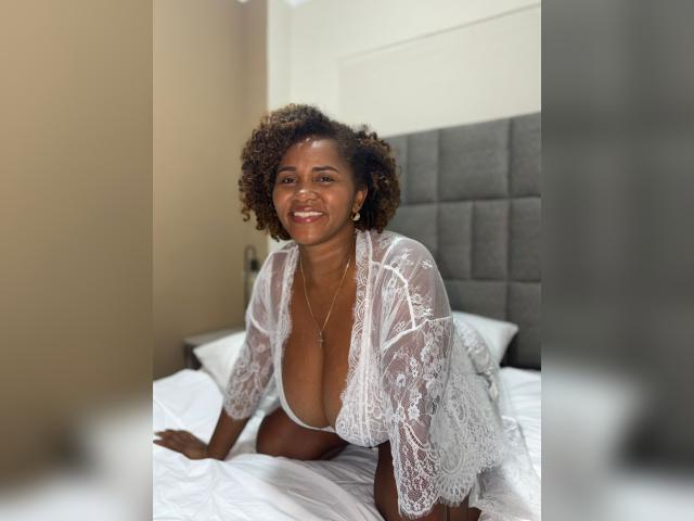 Welcome to cammodel profile for Alicia0613: Kissing