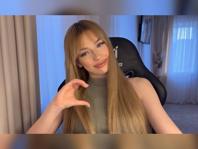 Welcome to cammodel profile for Rinae: Nails