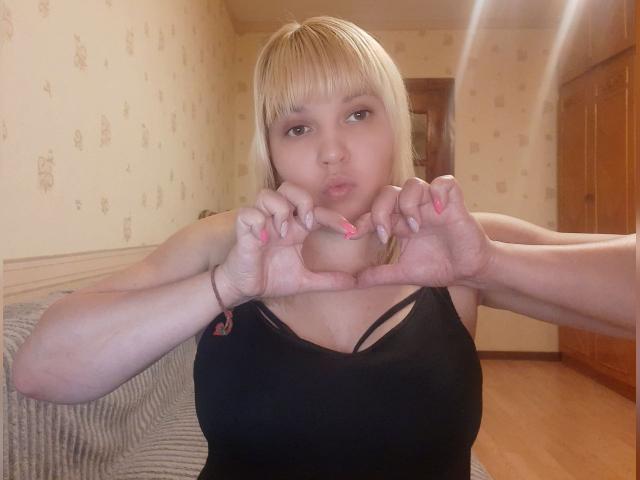 Find your cam match with Leylisse: Strip-tease