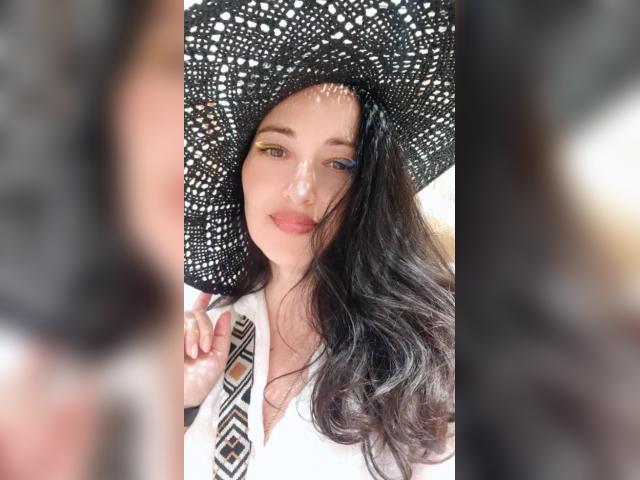 Find your cam match with MilaMua