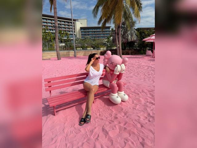 Connect with webcam model Alorisse: Art