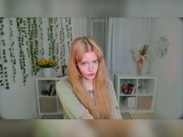 Welcome to cammodel profile for SweetMell: Latex & rubber