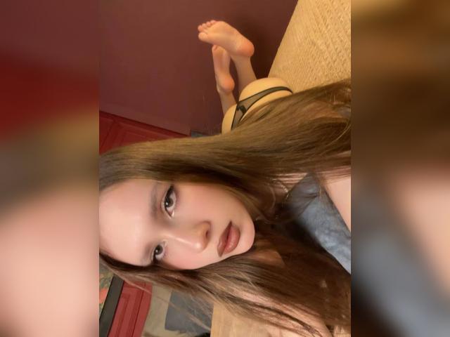 Welcome to cammodel profile for BabyGloria: Nails