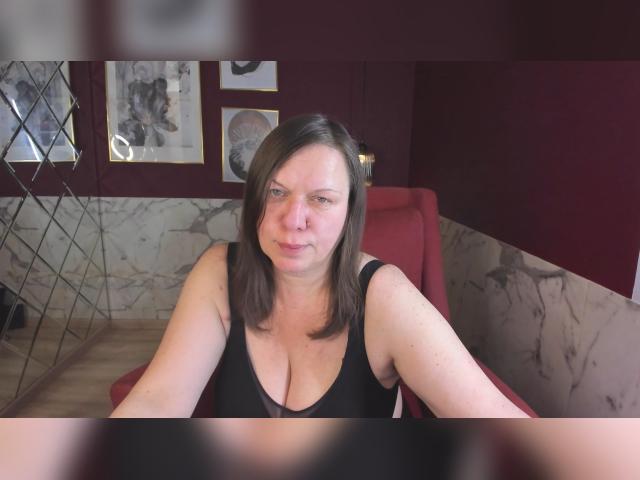 Welcome to cammodel profile for KellyPerfection: Exhibition