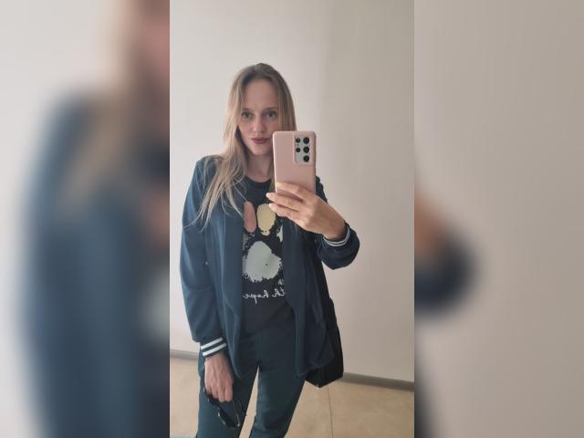 Welcome to cammodel profile for NaughtyGlow: Travel