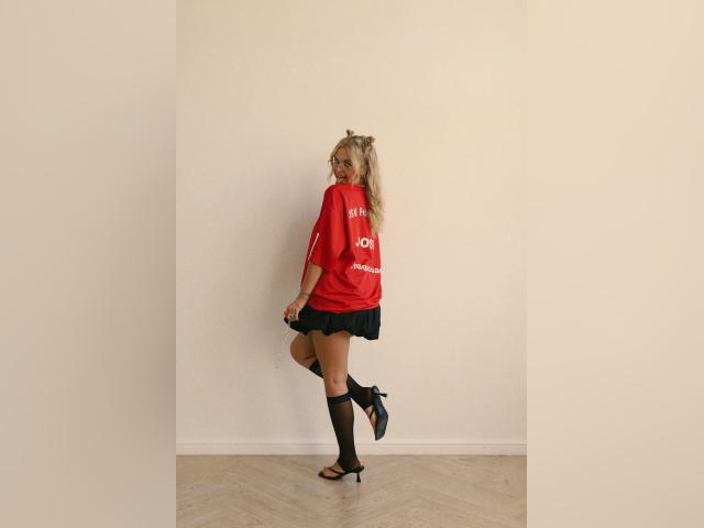 Connect with webcam model roxycherry: Sports