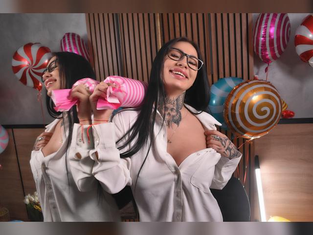 Adult chat with AngellBlackX: Leather