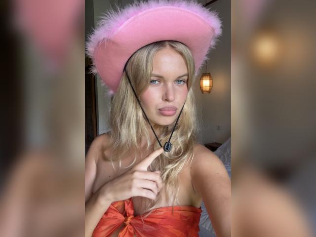 Adult webcam chat with roxycherry: Conversation