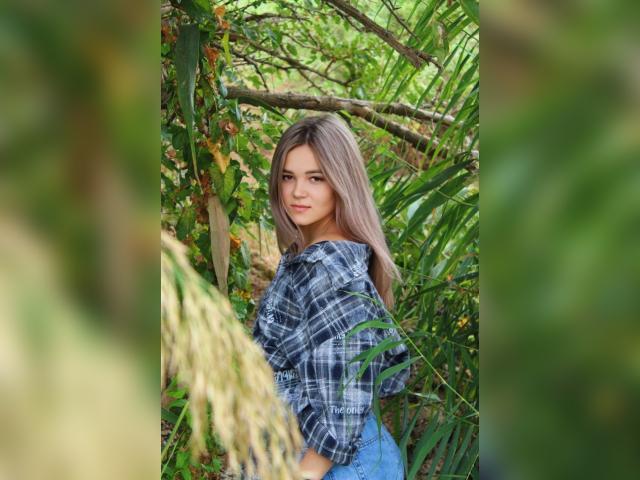 Welcome to cammodel profile for Nensi: Smoking