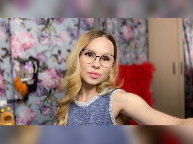 Adult chat with MelindaMills: Lingerie & stockings