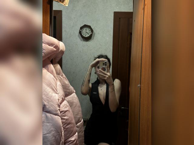 Welcome to cammodel profile for EmelyDavies: Smoking