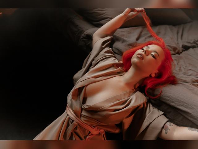 Adult chat with FunnyVibe: Nails