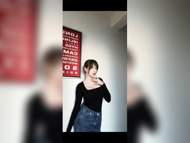 Adult chat with SoftCherry4225: Make up