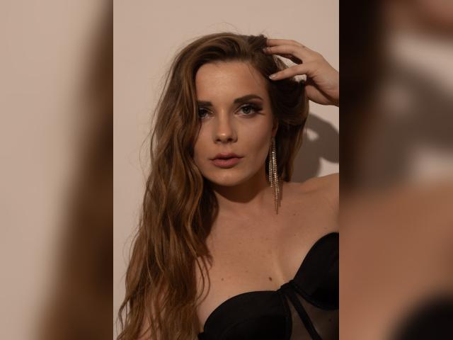 Welcome to cammodel profile for MiyaParker: Latex & rubber