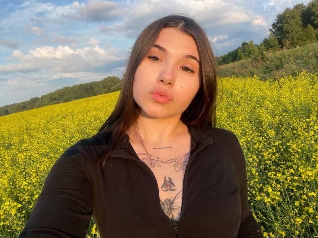 Welcome to cammodel profile for TiaraX: Legs, feet & shoes