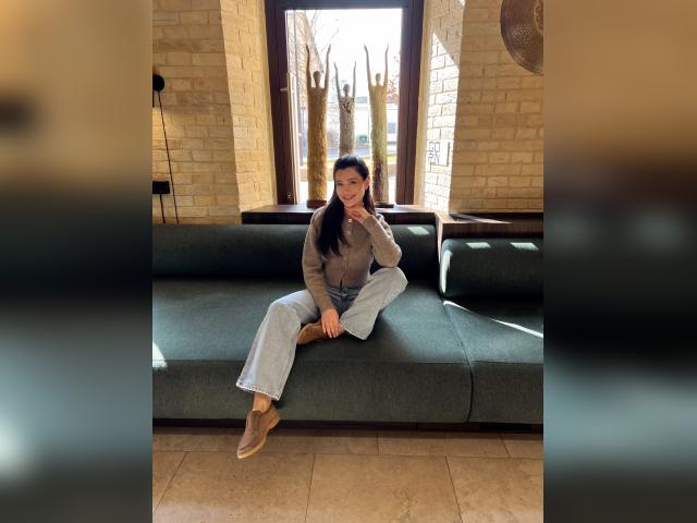 Welcome to cammodel profile for Madina25