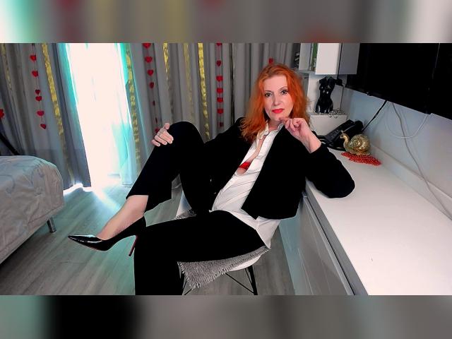 Adult chat with AlmazFireFoxOne: Legs, feet & shoes